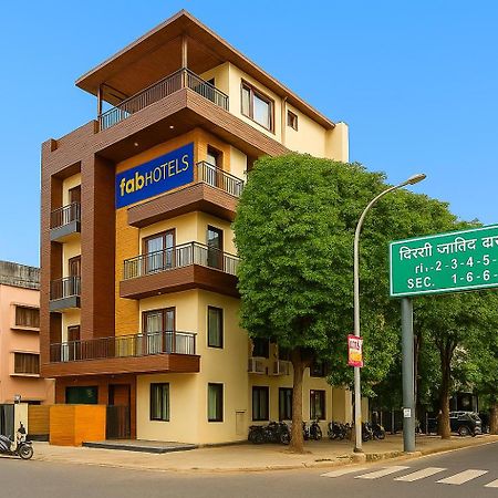 Fabhotel F9 Sector 19 Нойда Экстерьер фото