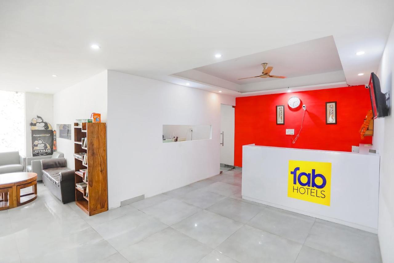 Fabhotel F9 Sector 19 Нойда Экстерьер фото