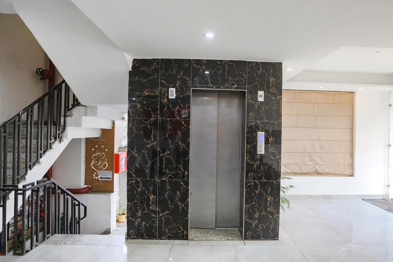 Fabhotel F9 Sector 19 Нойда Экстерьер фото